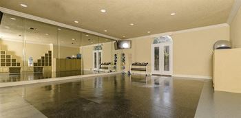 Yoga/Pilates Room at Kirby Place Apartments in Houston Texas